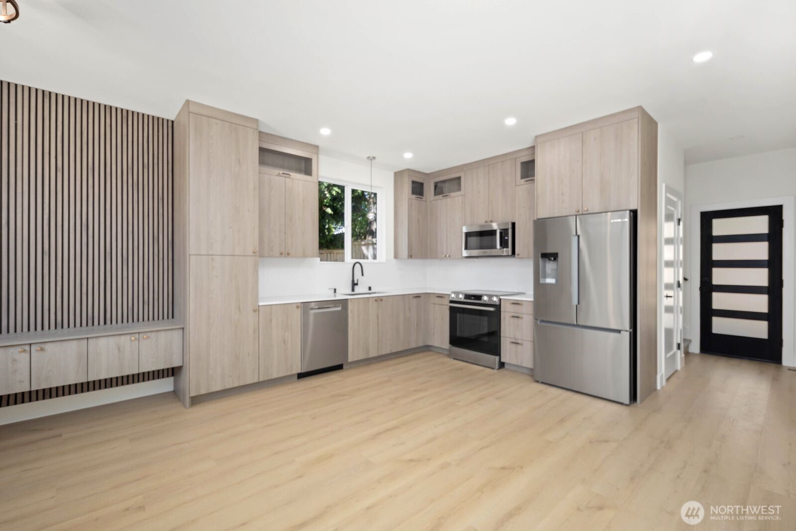 11744 Dayton Avenue N, Seattle, WA 98133, photo 4 of 29