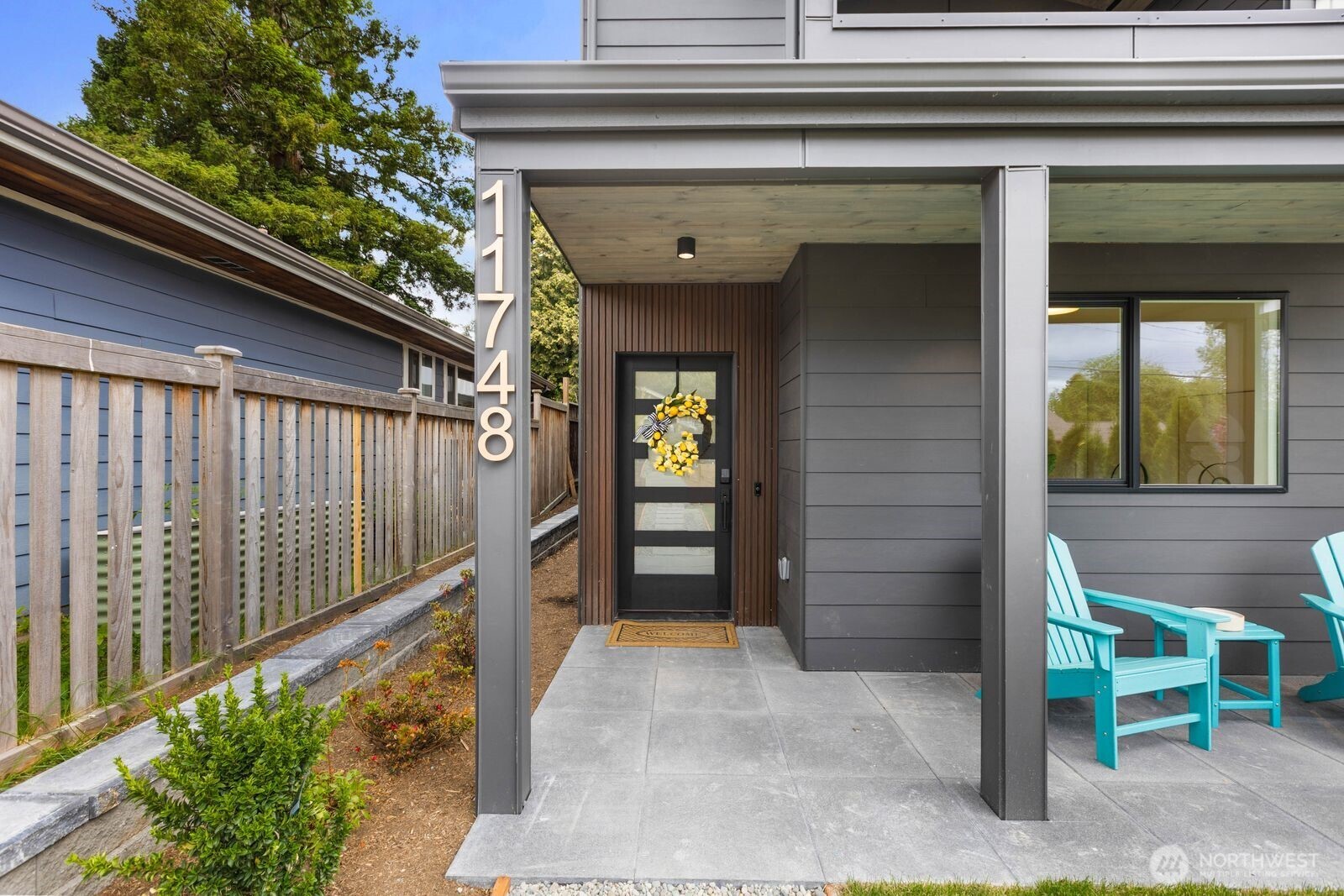 11748 Dayton Avenue N, Seattle, WA 98133, photo 3 of 40