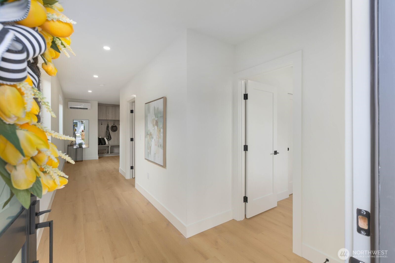 11748 Dayton Avenue N, Seattle, WA 98133, photo 4 of 40