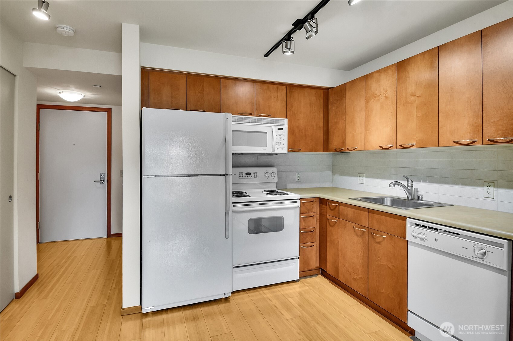 12334 31st Avenue NE #607, Seattle, WA 98125, photo 4 of 9