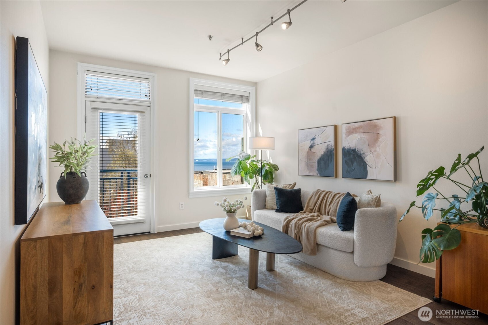 2414 1st Avenue #413, Seattle, WA 98121-1306, photo 2 of 33