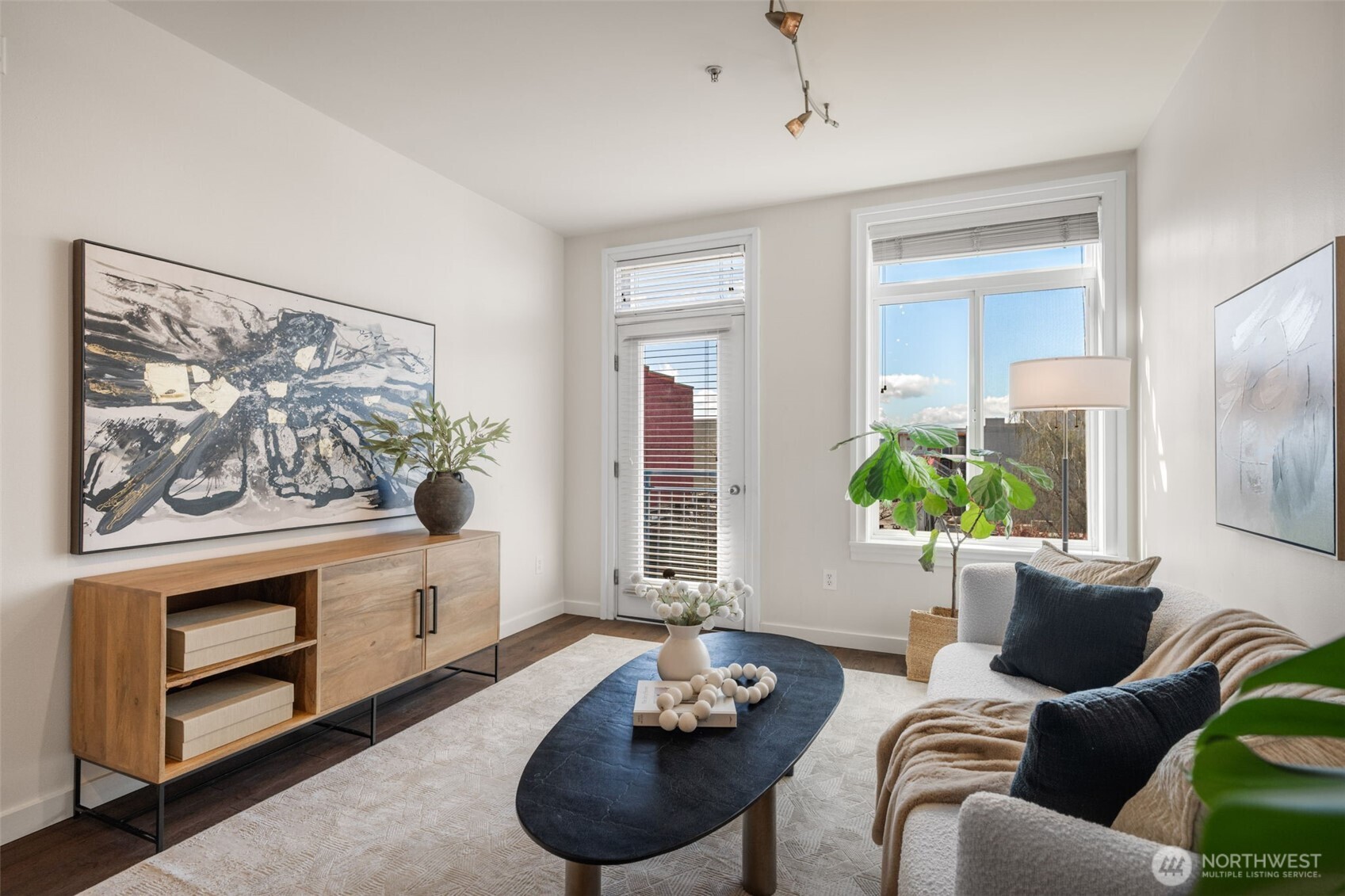 2414 1st Avenue #413, Seattle, WA 98121-1306, photo 3 of 33