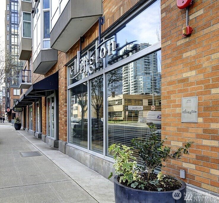 2801 1st Avenue #807, Seattle, WA 98121, photo 2 of 31