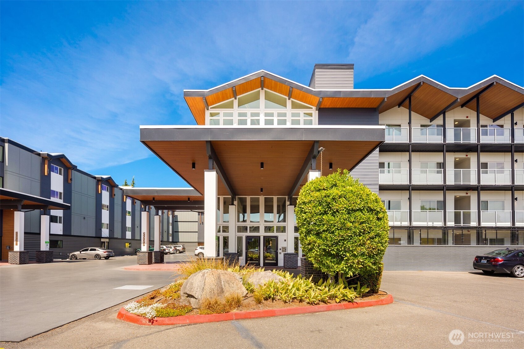 2501 Canterbury Lane E #320, Seattle, WA 98112, photo 2 of 40