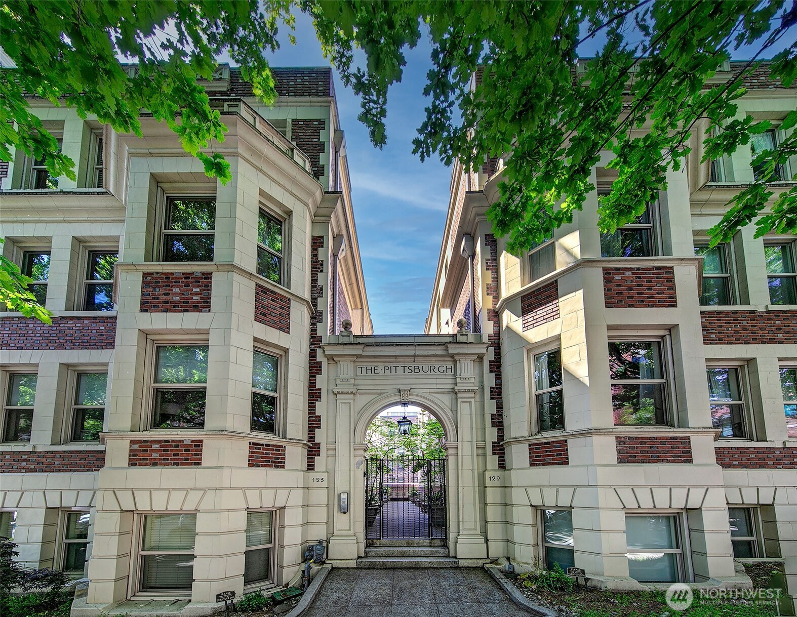 125 Warren Avenue N #J, Seattle, WA 98109, photo 2 of 33
