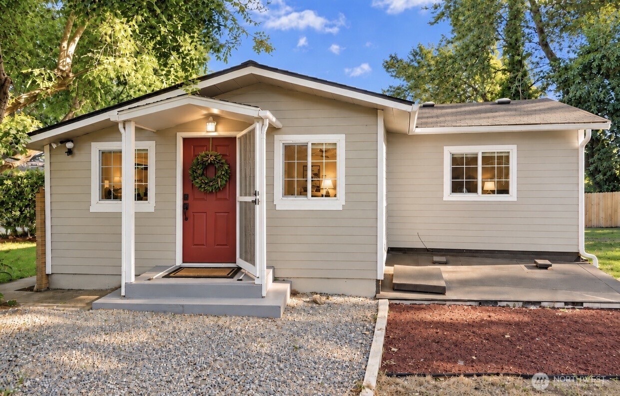 469 Maple Avenue SW