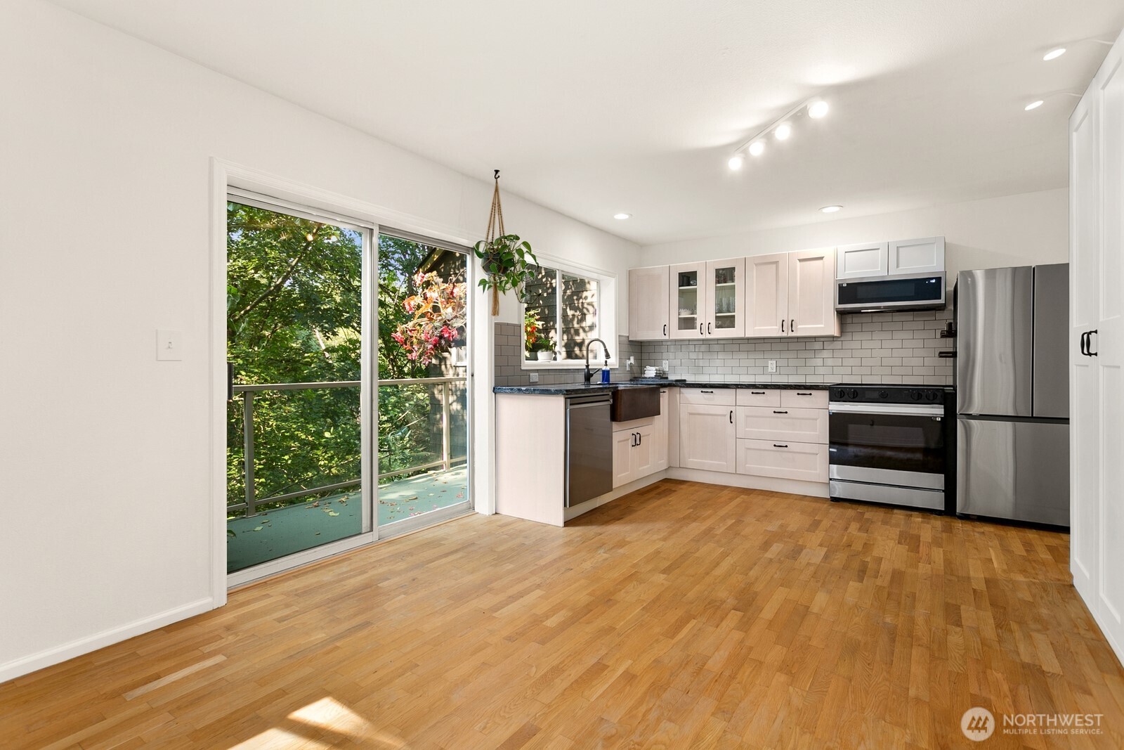3406 W Government Way #3, Seattle, WA 98199, photo 2 of 25