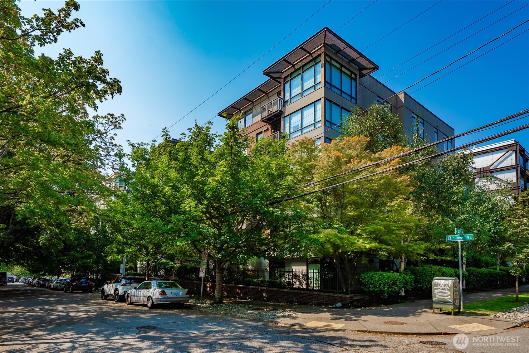 4547 8th Avenue NE #504, Seattle, WA 98105, photo 4 of 28