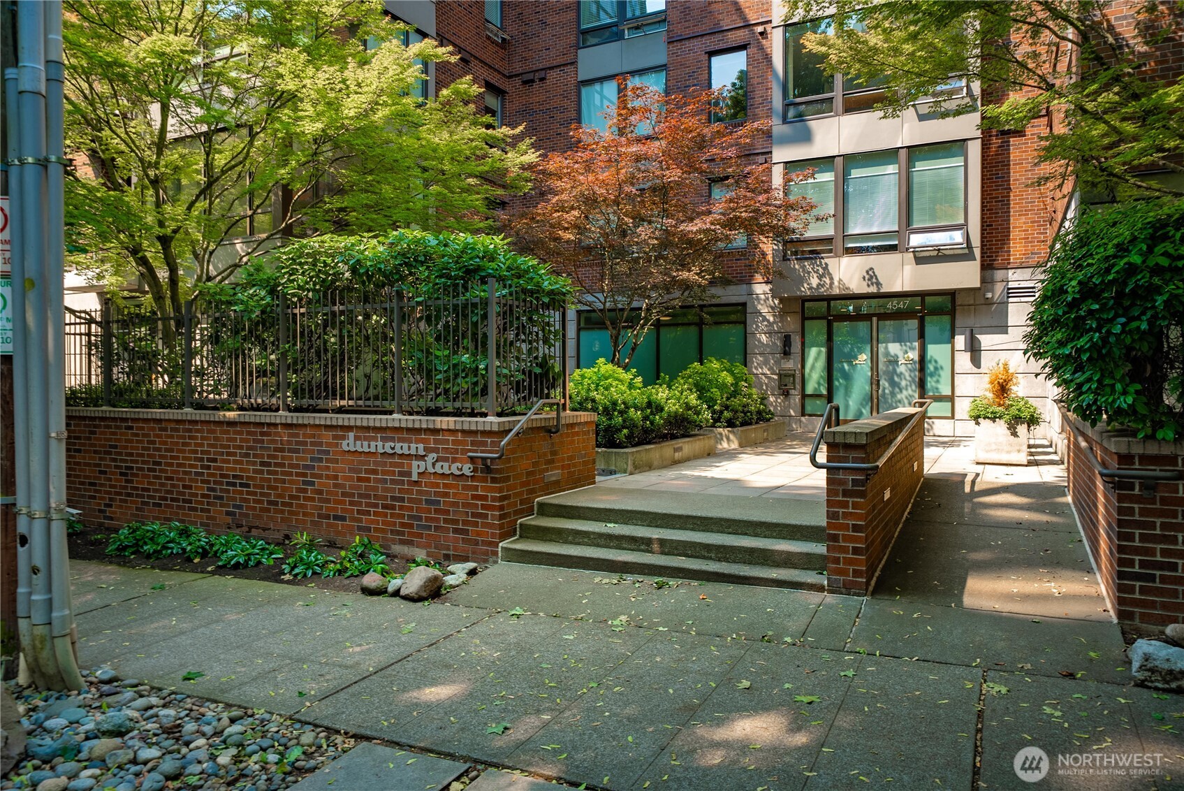 4547 8th Avenue NE #504, Seattle, WA 98105, photo 5 of 28