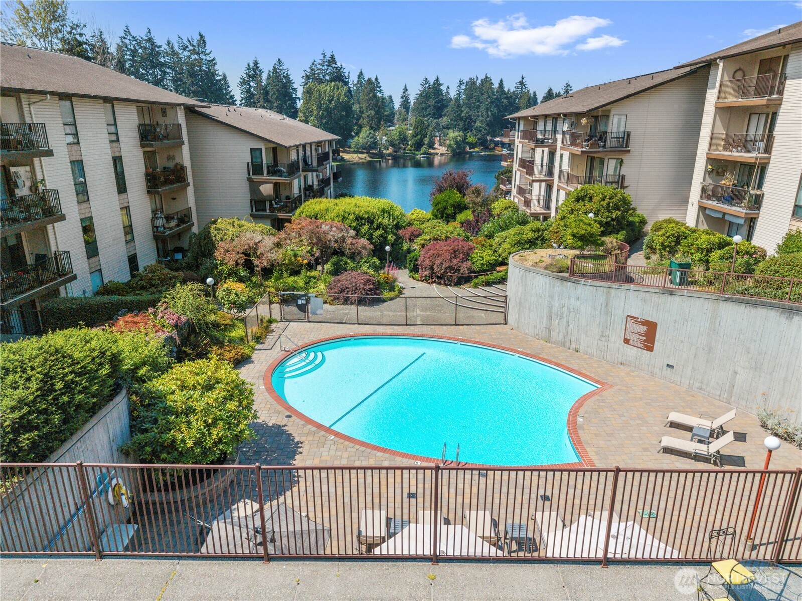 13229 Linden Avenue N #507B, Seattle, WA 98133, photo 2 of 32