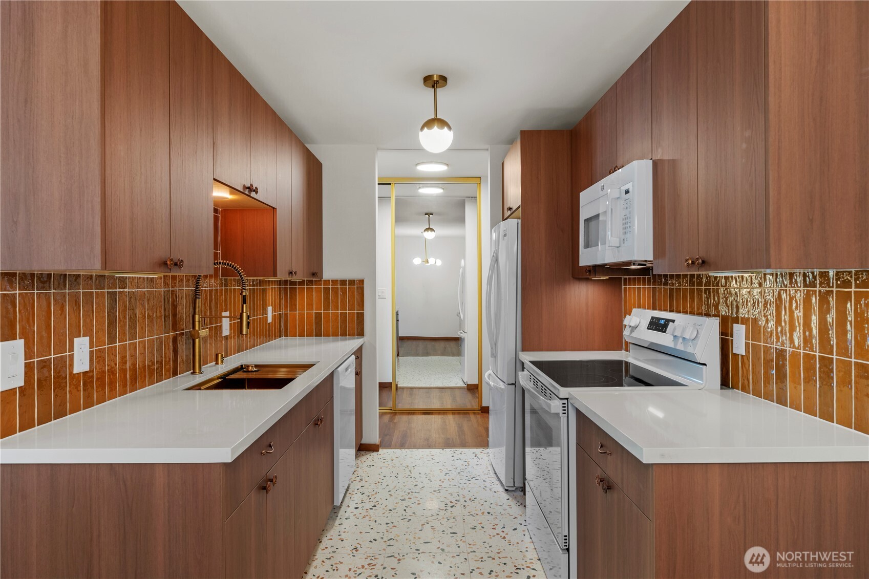 13229 Linden Avenue N #507B, Seattle, WA 98133, photo 5 of 32