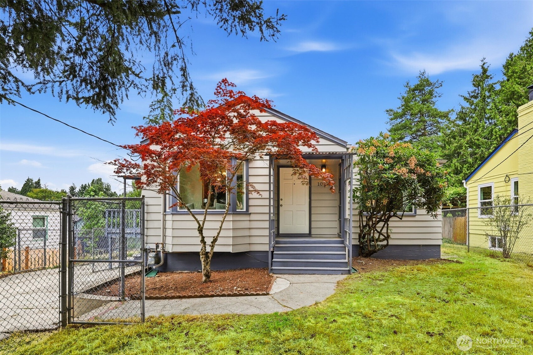 10713 15th Avenue NE, Seattle, WA 98125, photo 2 of 31