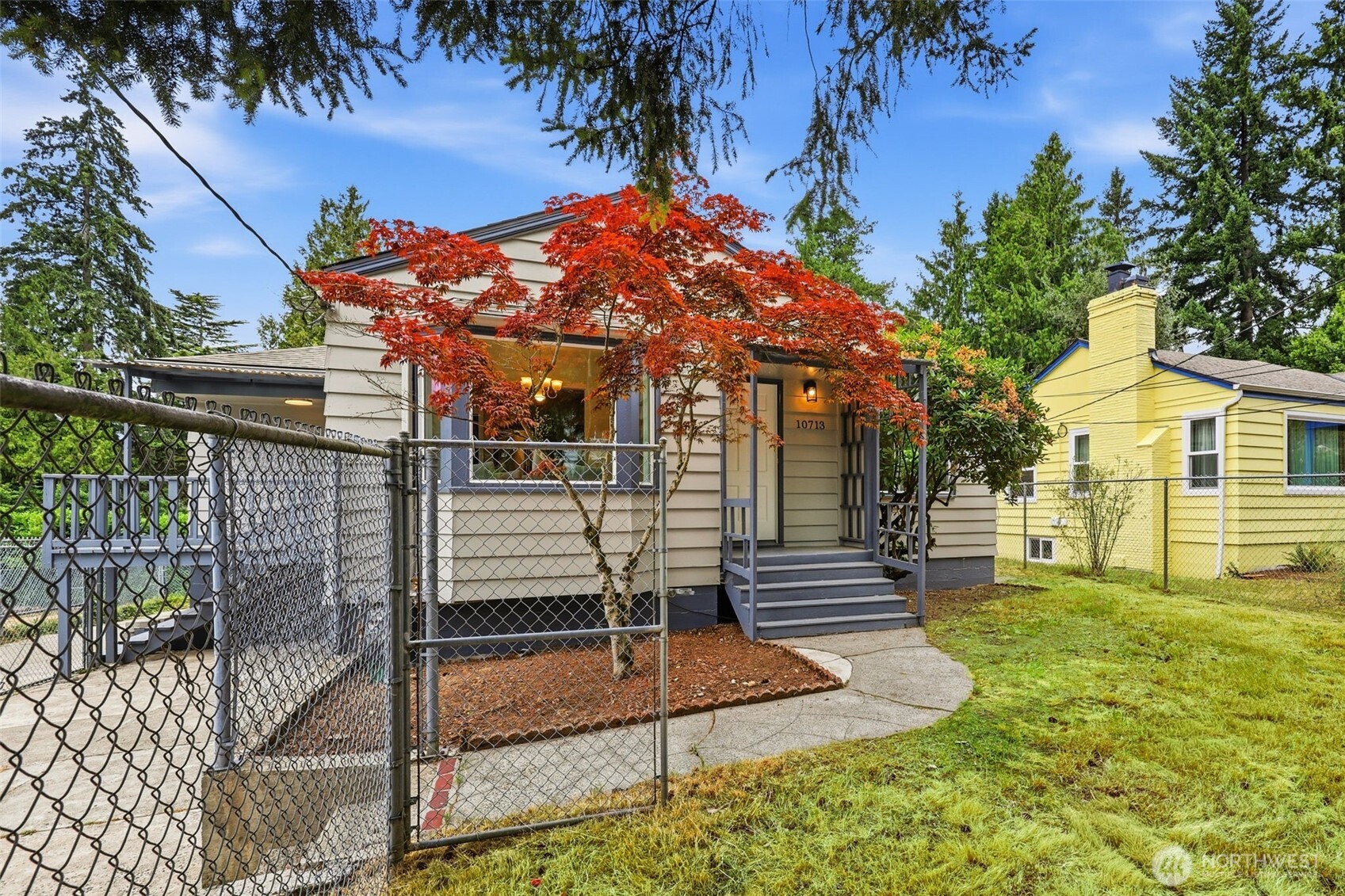 10713 15th Avenue NE, Seattle, WA 98125, photo 3 of 31