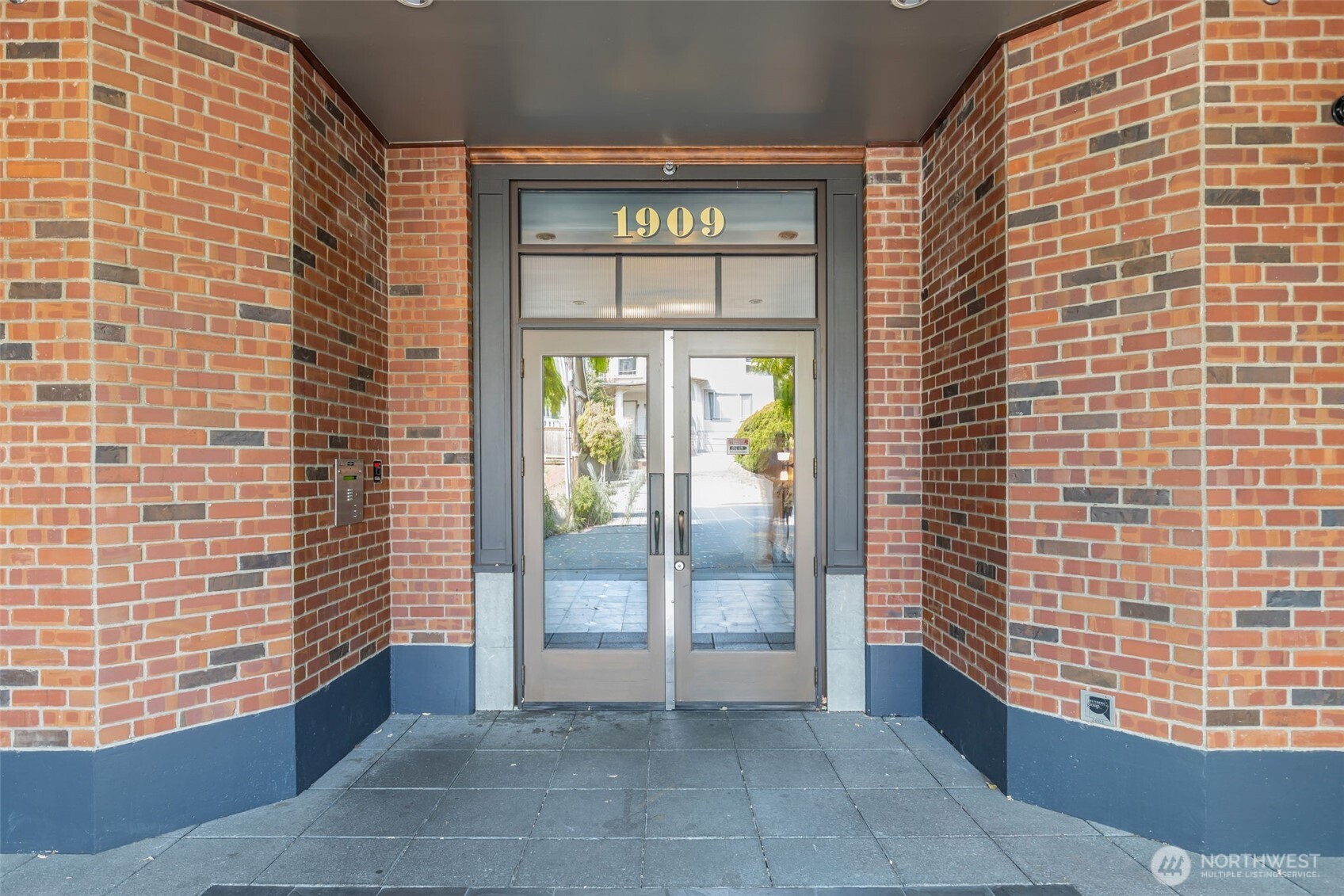 1909 10th Avenue W #206, Seattle, WA 98119, photo 3 of 28