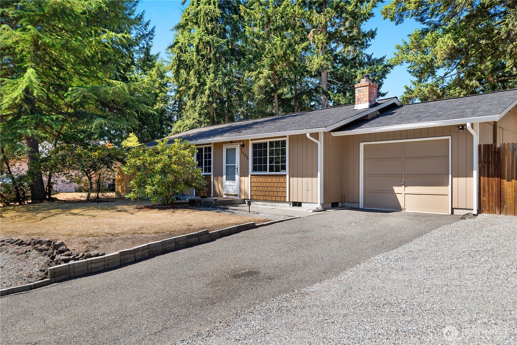 1706 Foxfire Drive SE