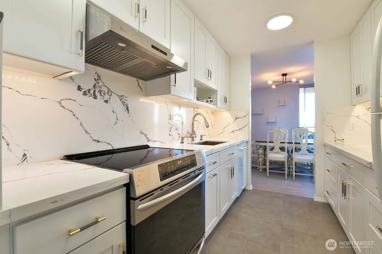 4540 8th Avenue NE #1605, Seattle, WA 98105, photo 4 of 35