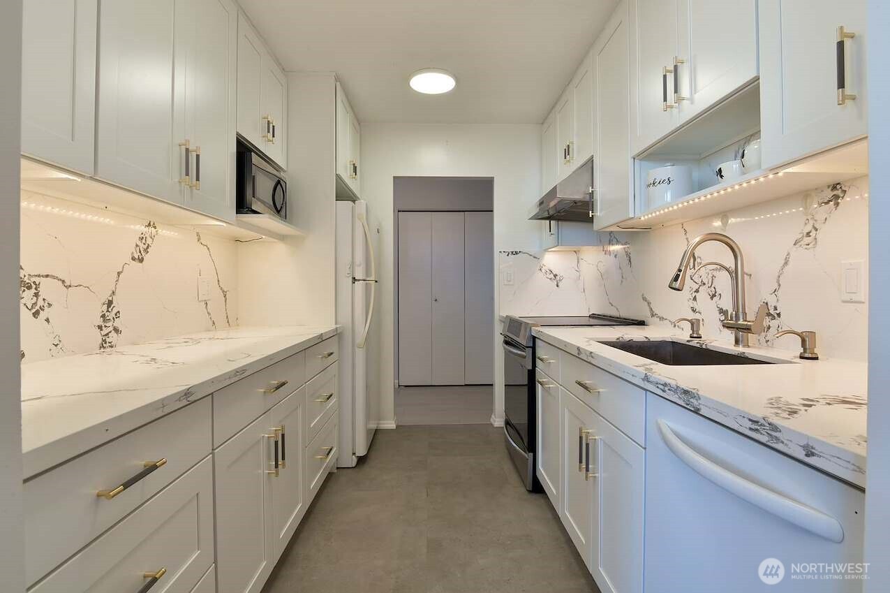 4540 8th Avenue NE #1605, Seattle, WA 98105, photo 5 of 35