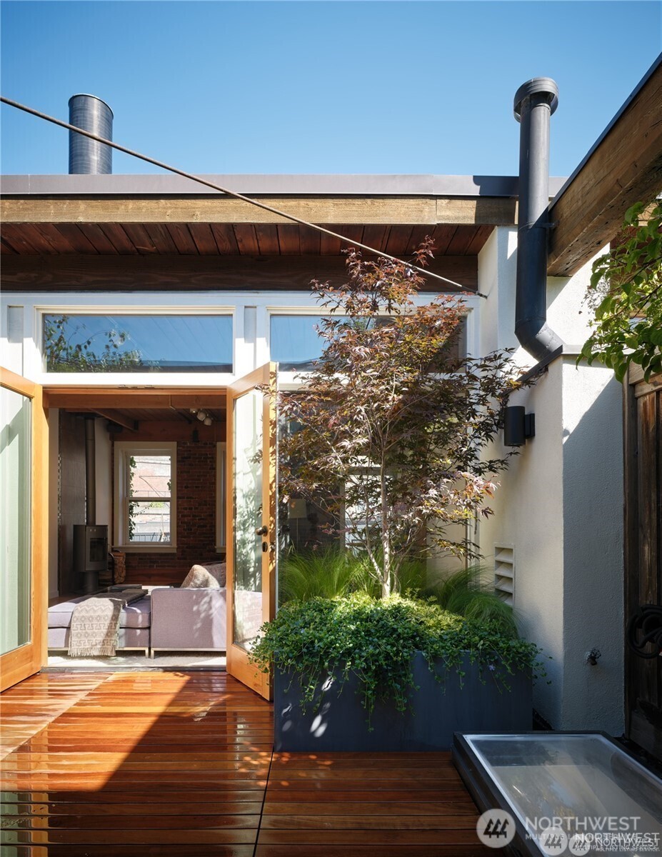 611 Post Avenue #7, Seattle, WA 98104-1436, photo 4 of 20