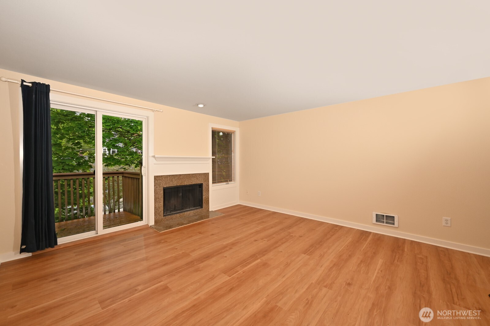 301 W Raye Street #106, Seattle, WA 98119, photo 4 of 33