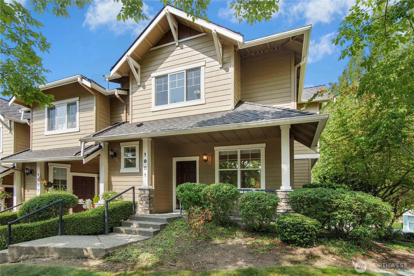 1901 NE Killian Lane