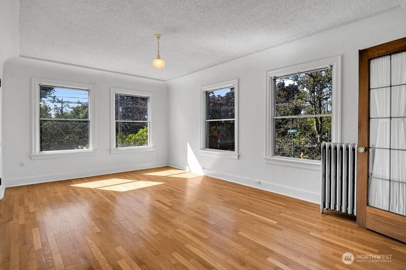 756 Broadway Avenue E #202, Seattle, WA 98102, photo 3 of 8