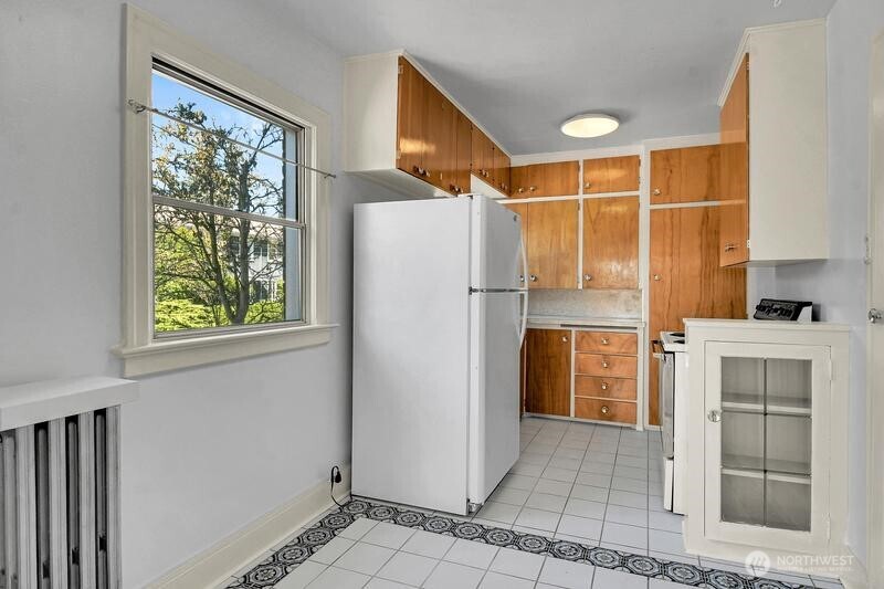 756 Broadway Avenue E #202, Seattle, WA 98102, photo 4 of 8