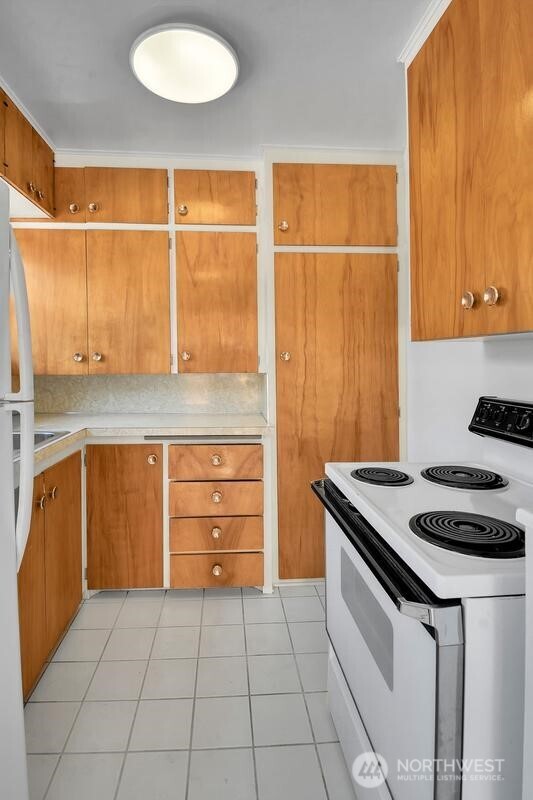 756 Broadway Avenue E #202, Seattle, WA 98102, photo 5 of 8