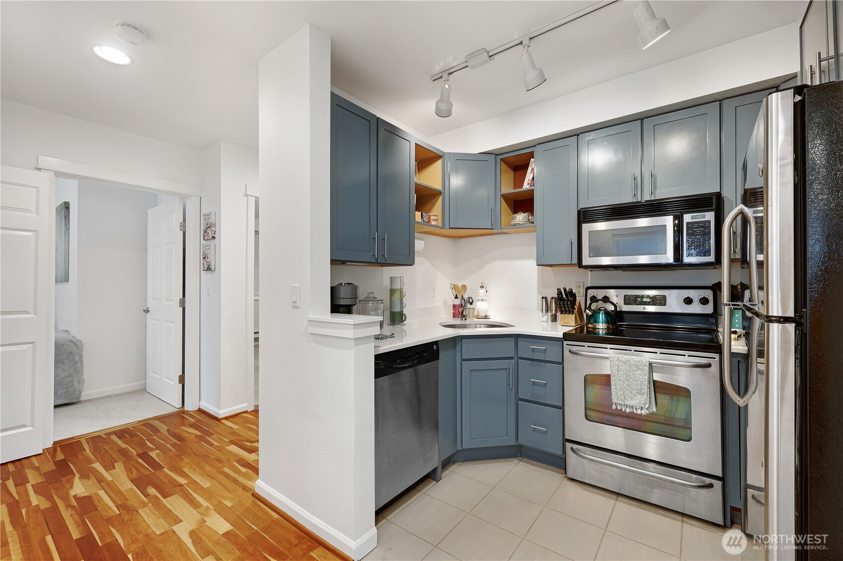 7322 Rainier Avenue SE #209, Seattle, WA 98118, photo 4 of 18