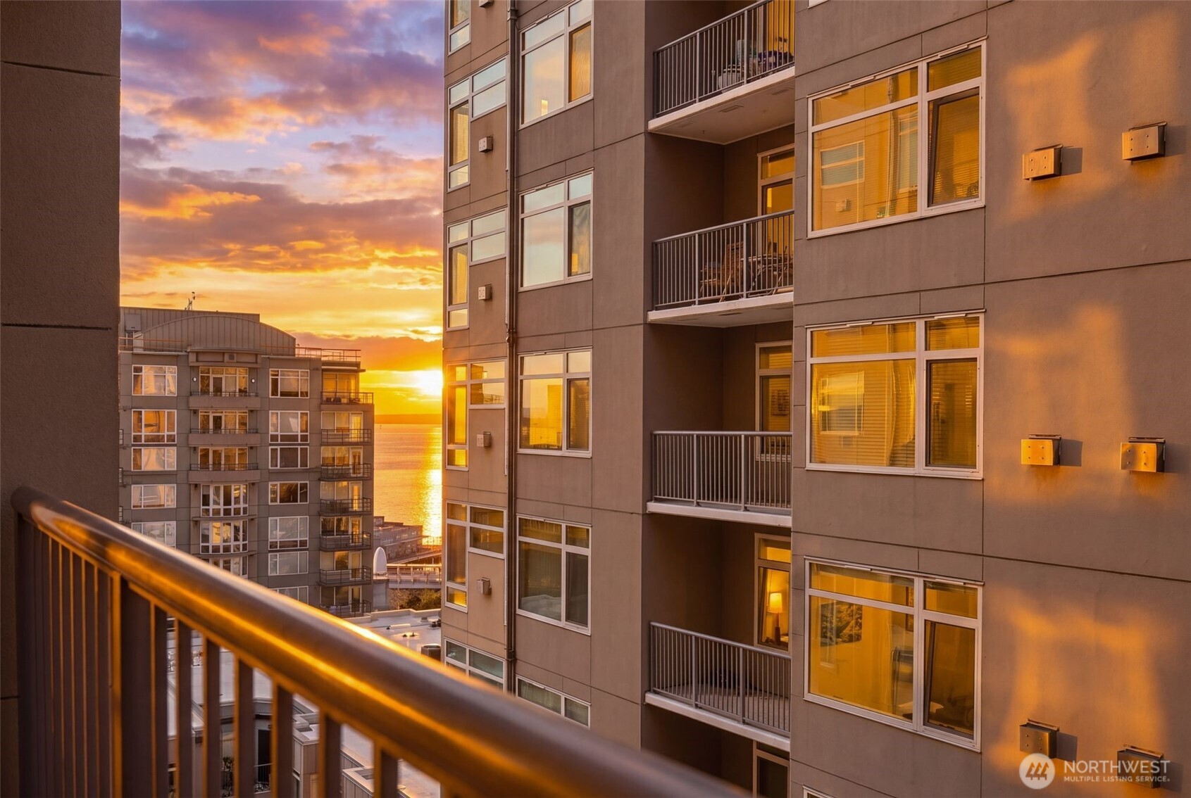 2801 1st Avenue #703, Seattle, WA 98121-1138, photo 2 of 39