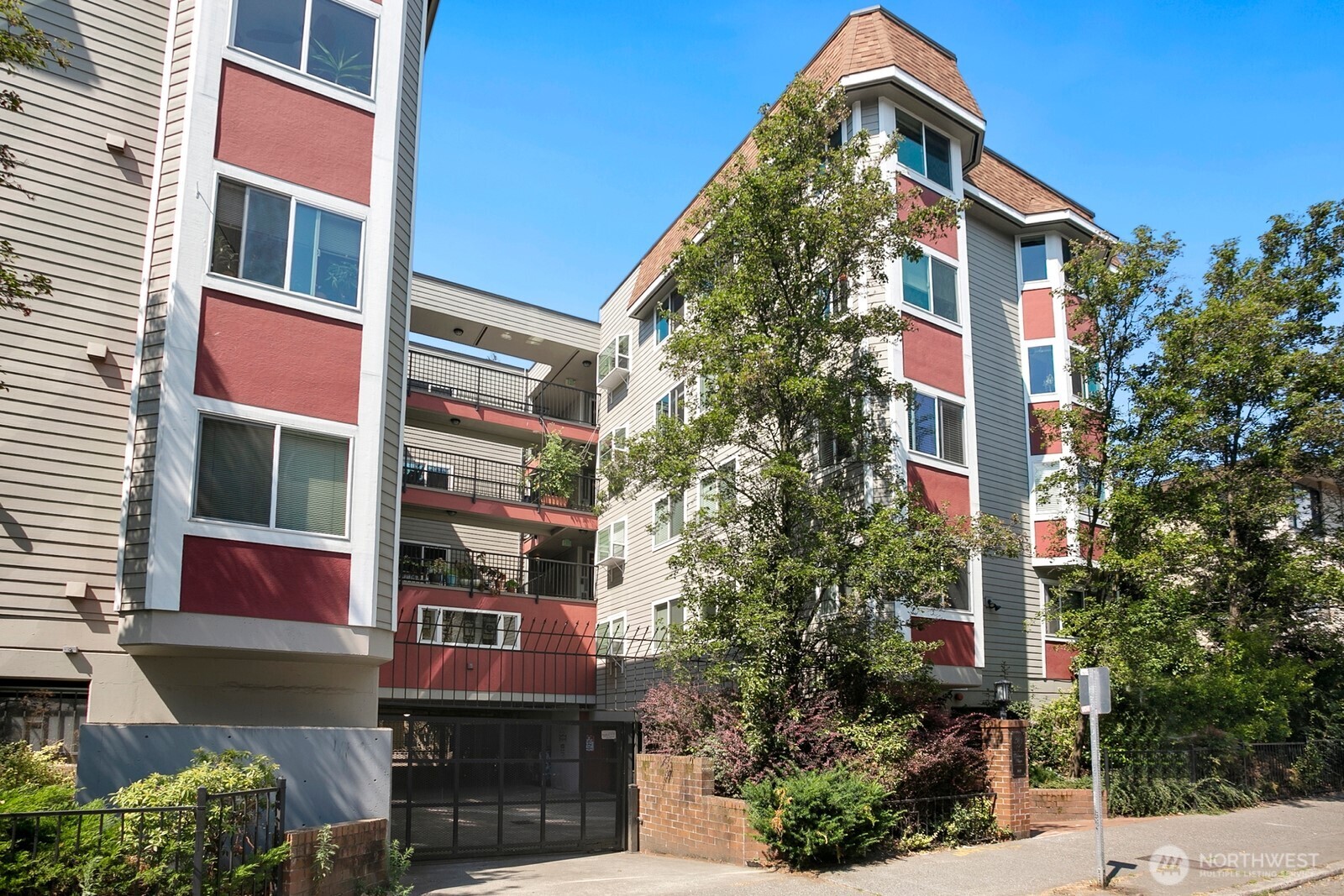 1617 Summit Avenue #42, Seattle, WA 98122, photo 2 of 25