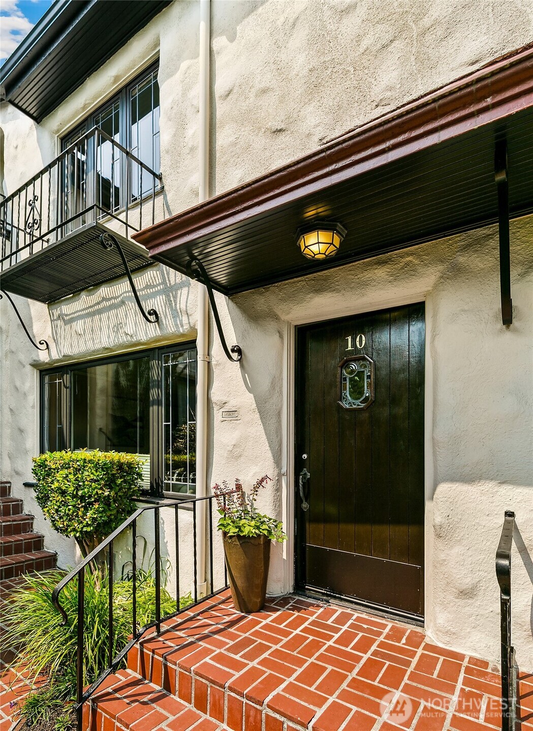 2205 Bigelow Avenue N #10, Seattle, WA 98109, photo 3 of 35