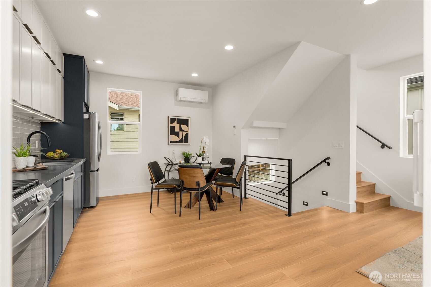 7403 Dayton Avenue N, Seattle, WA 98103, photo 5 of 37