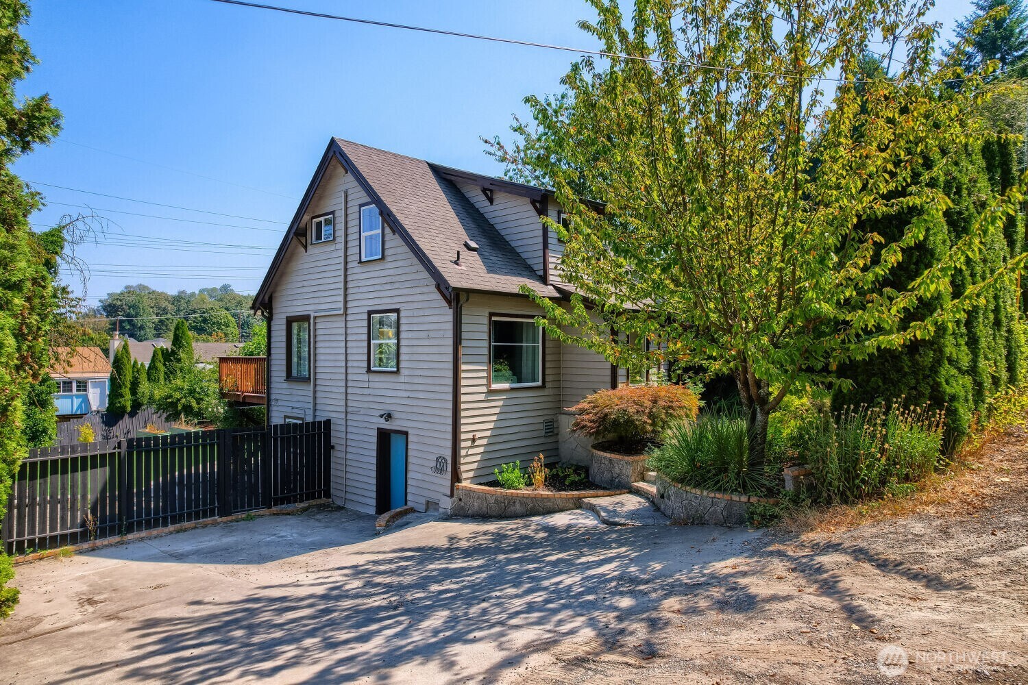 9744 49th Avenue S, Seattle, WA 98118, photo 2 of 2