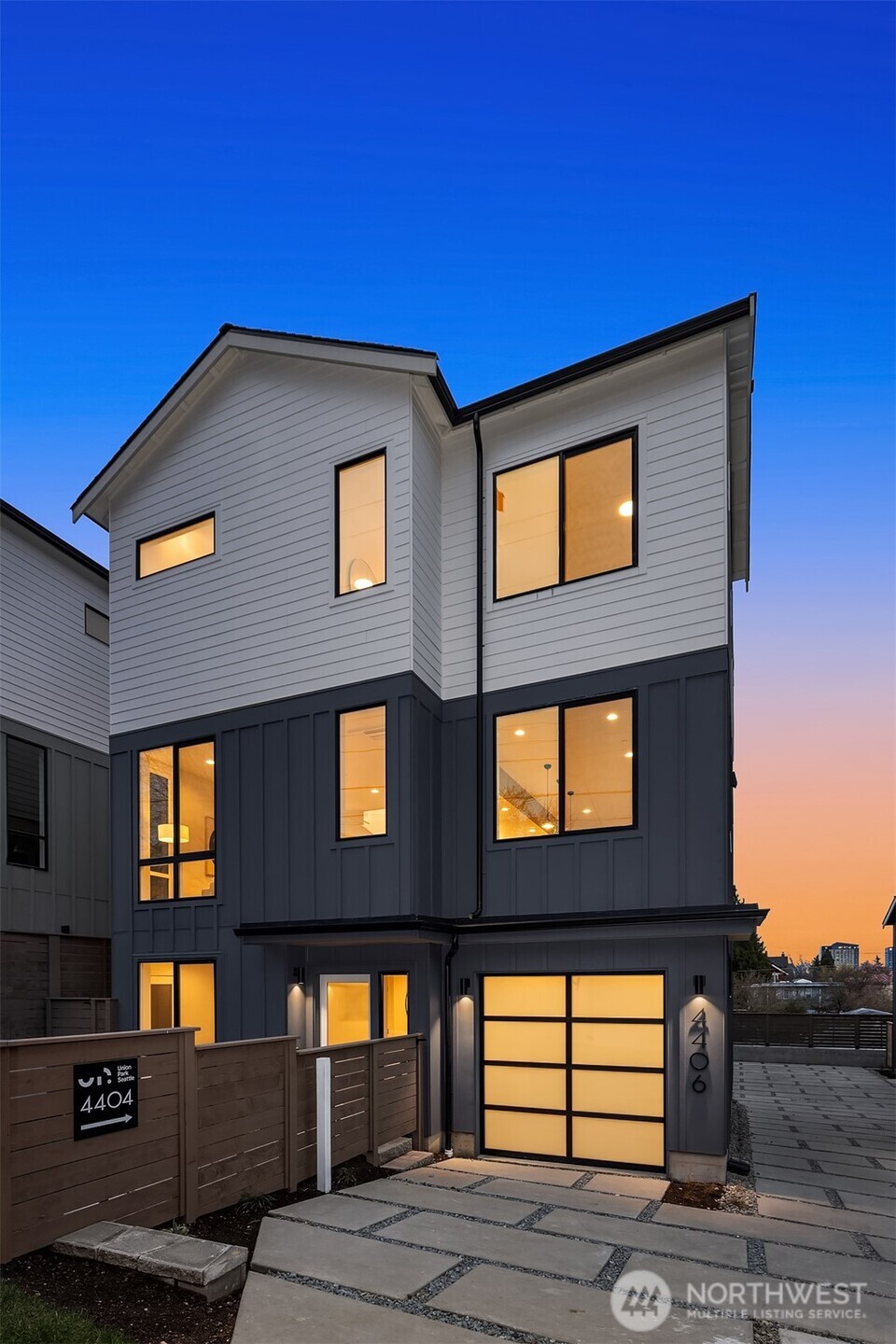 4407 2nd Avenue NE, Seattle, WA 98105, photo 2 of 18