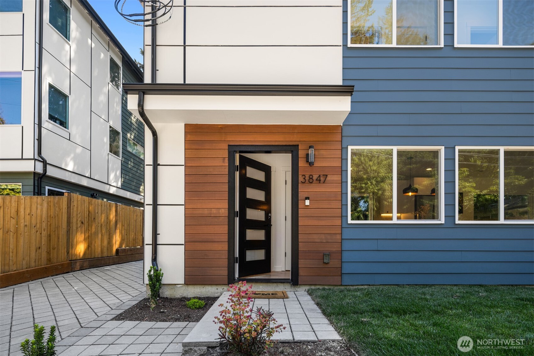 3847 NE 88th Street, Seattle, WA 98115, photo 2 of 12