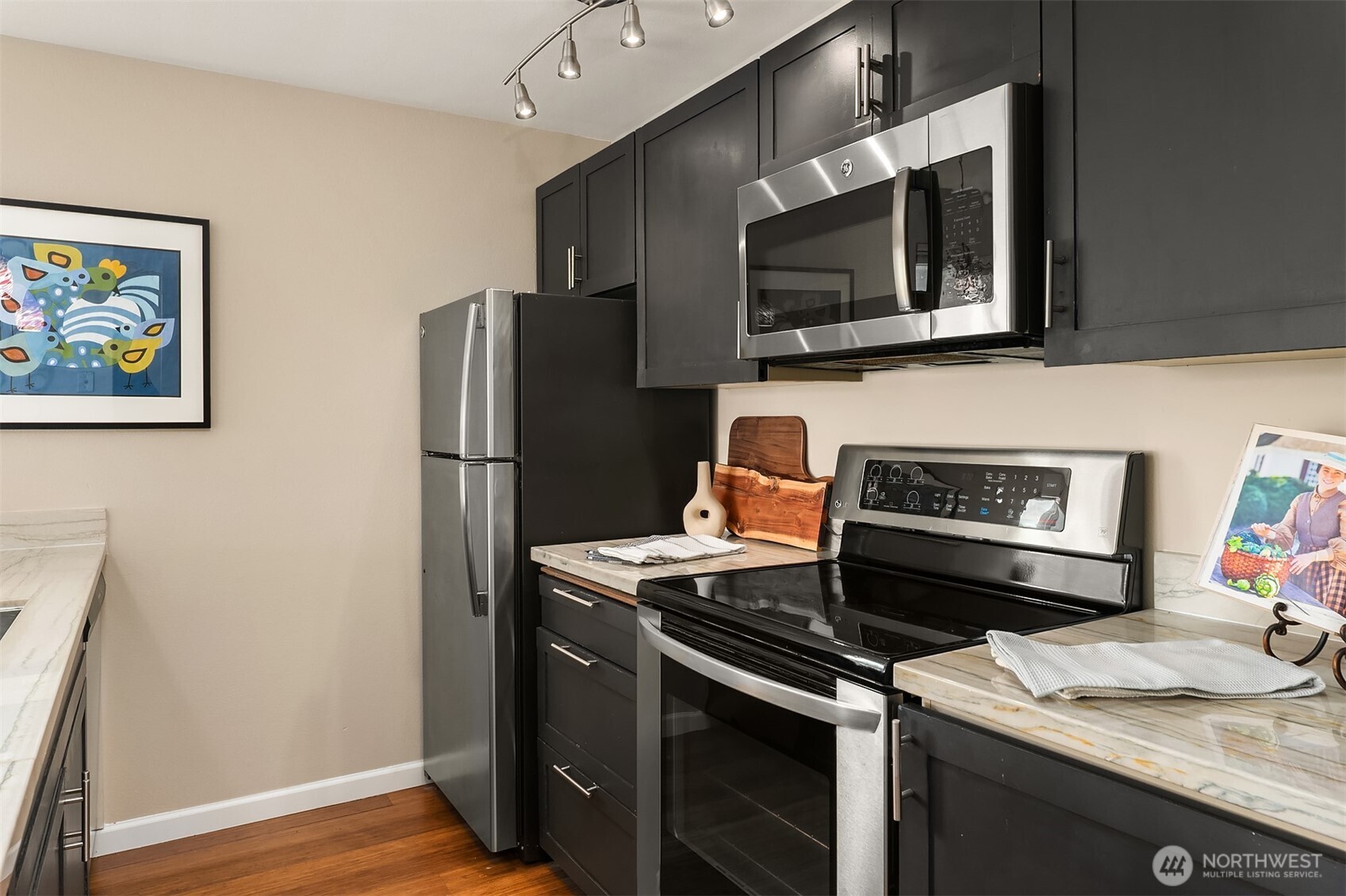 10329 Meridian Avenue N #202, Seattle, WA 98133, photo 3 of 19