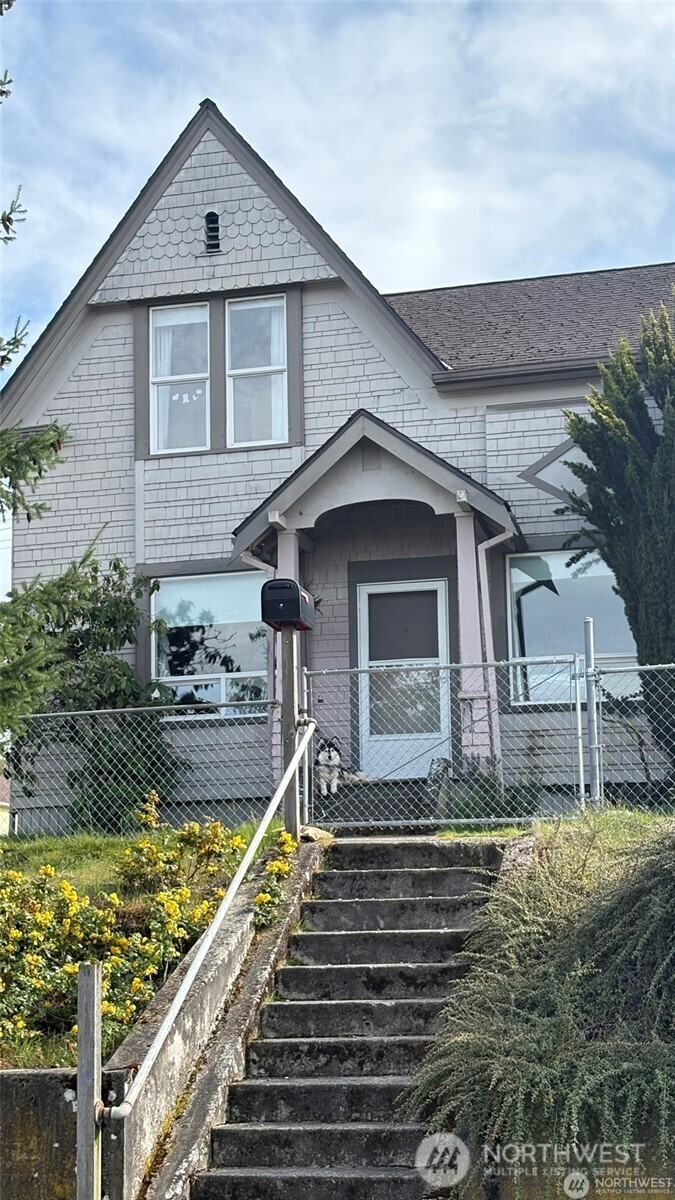 502 E Wright Avenue