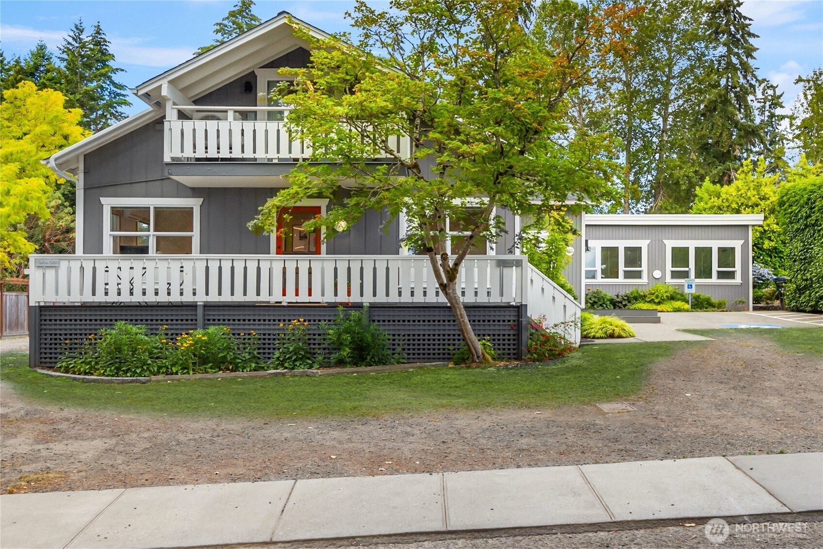 151 Finch Place SW