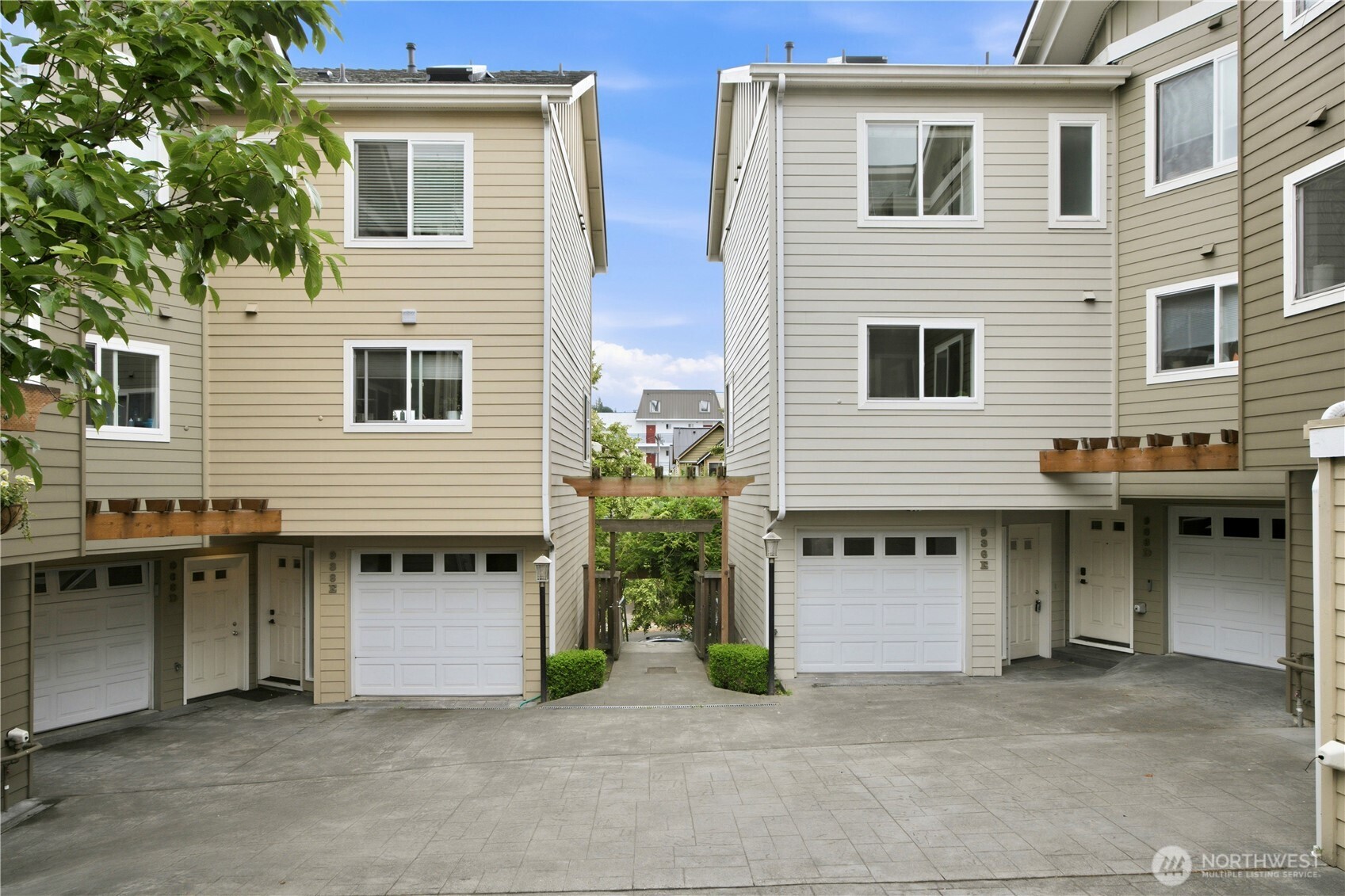 936 N 35th Street #E, Seattle, WA 98103, photo 3 of 25