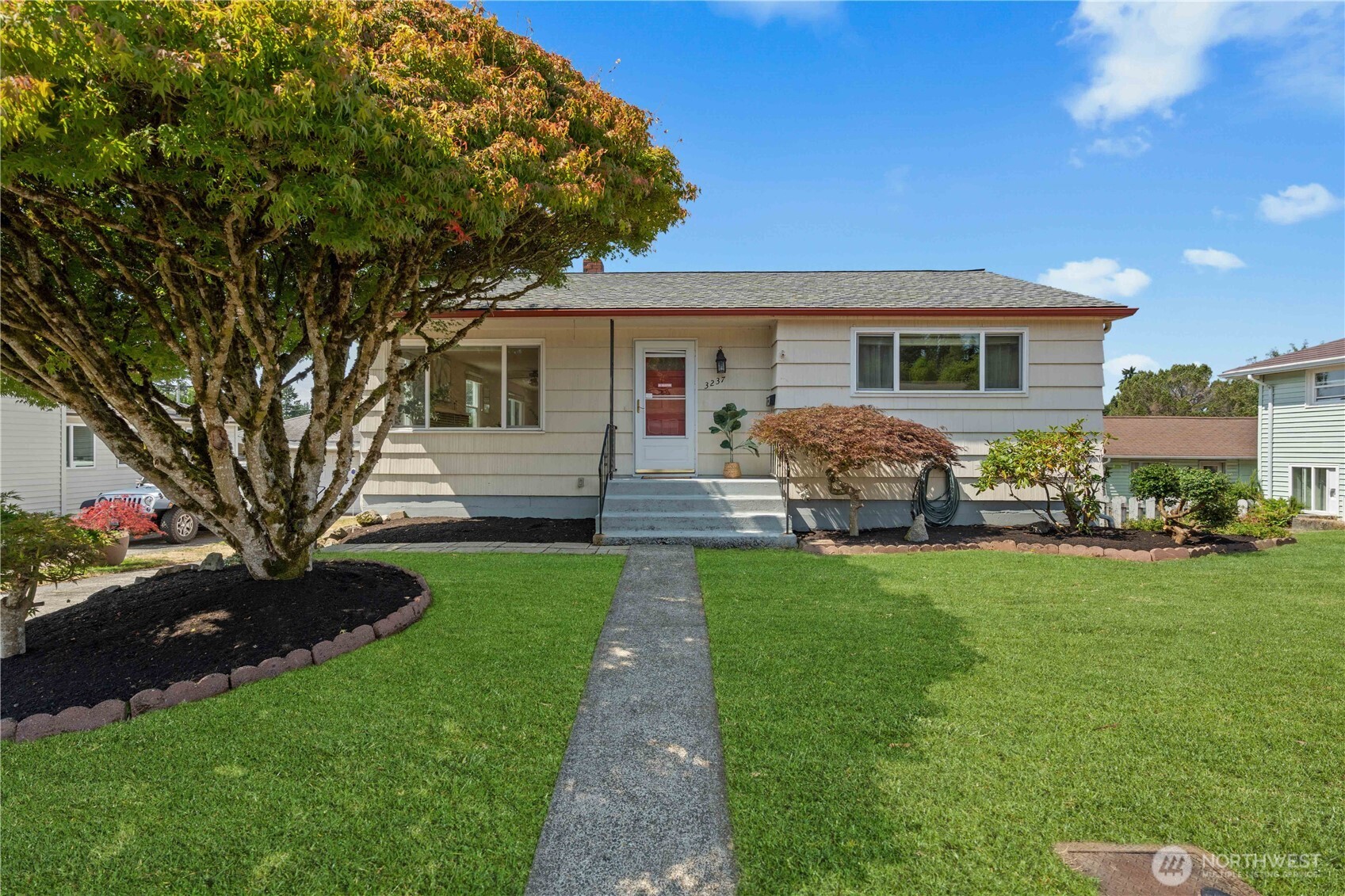 3237 Solie Avenue