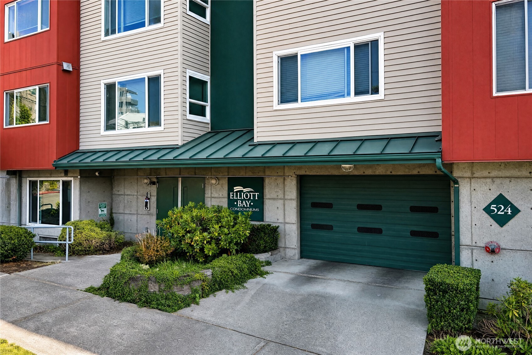 524 6th Avenue W #302, Seattle, WA 98119, photo 2 of 17