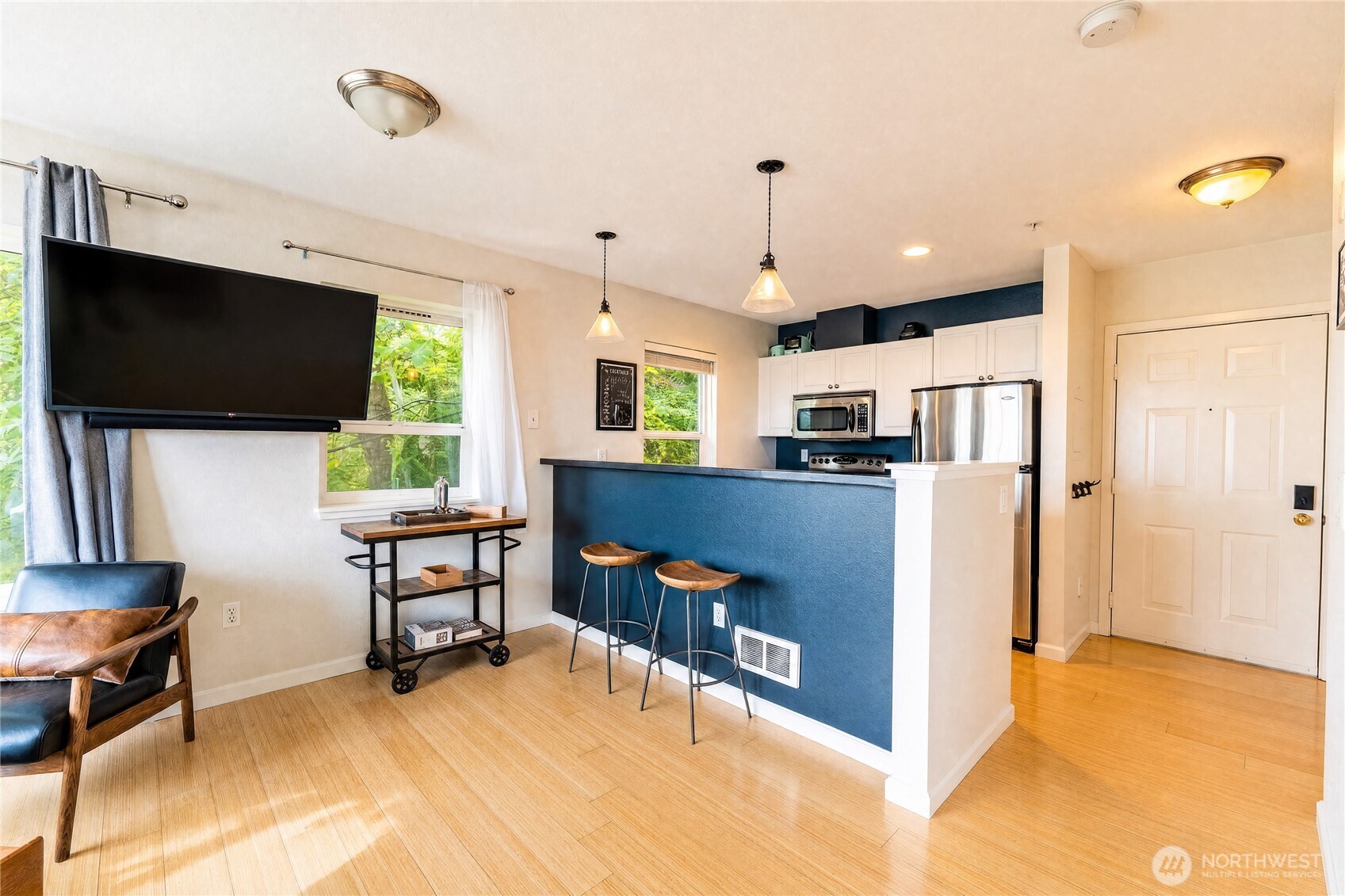 524 6th Avenue W #302, Seattle, WA 98119, photo 3 of 17