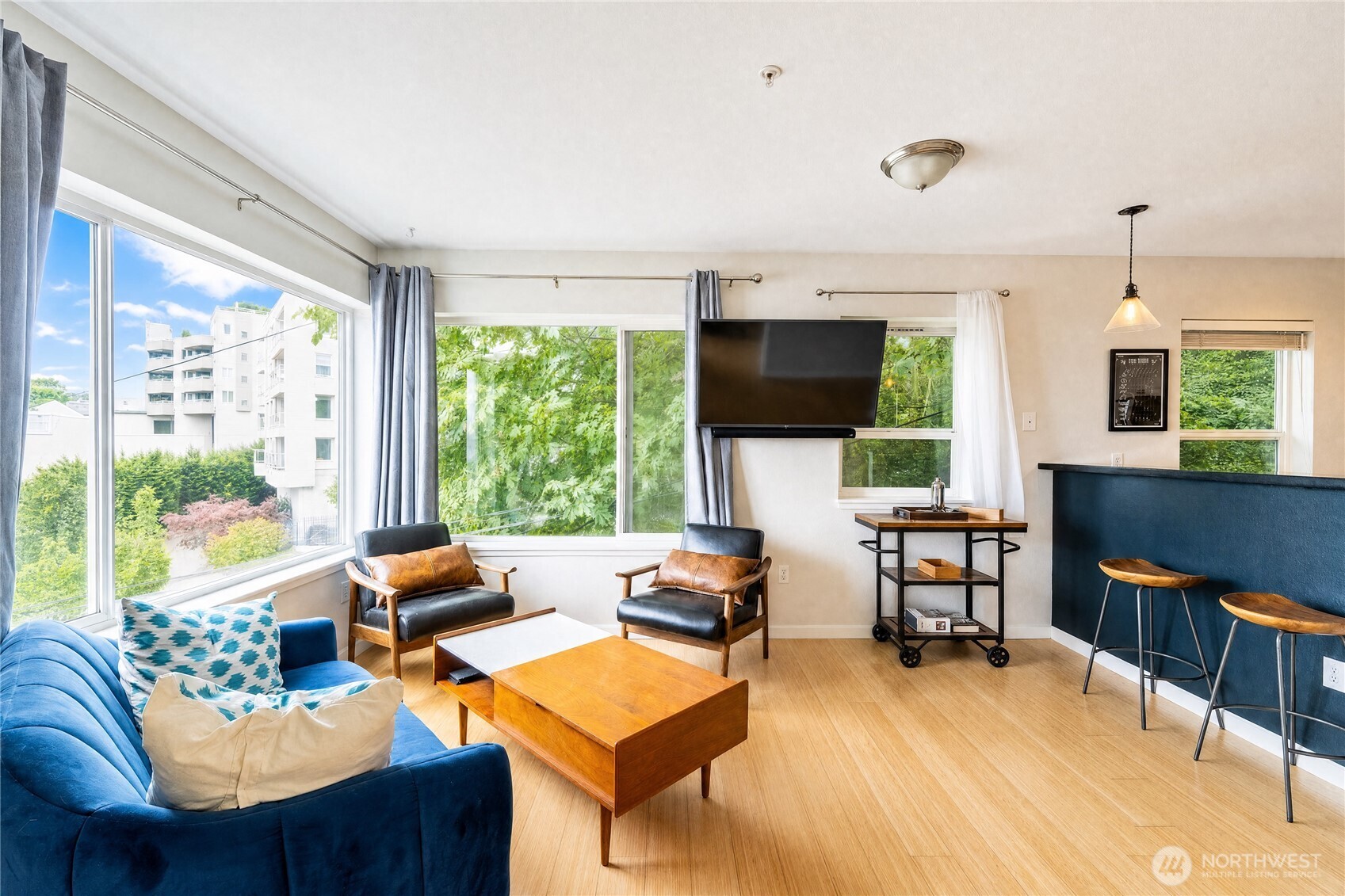 524 6th Avenue W #302, Seattle, WA 98119, photo 4 of 17