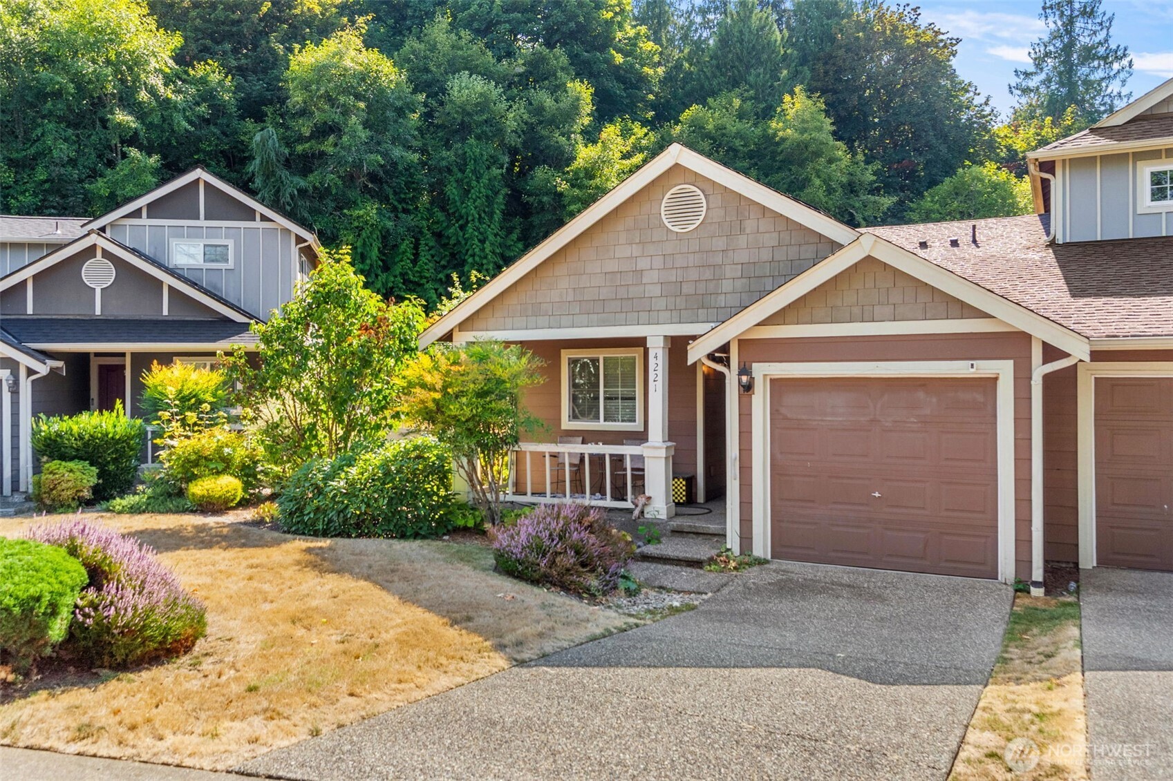 4221 Roxanna Loop SE