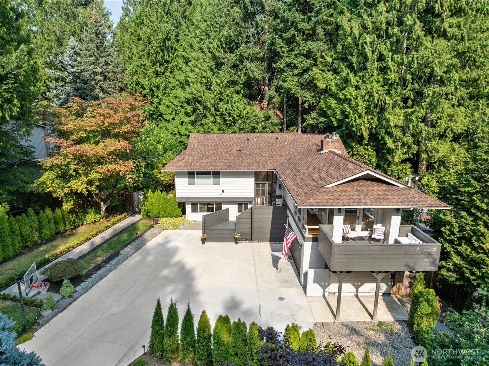 2202 Sahalee Drive E, Sammamish, WA 98074, photo 2 of 2
