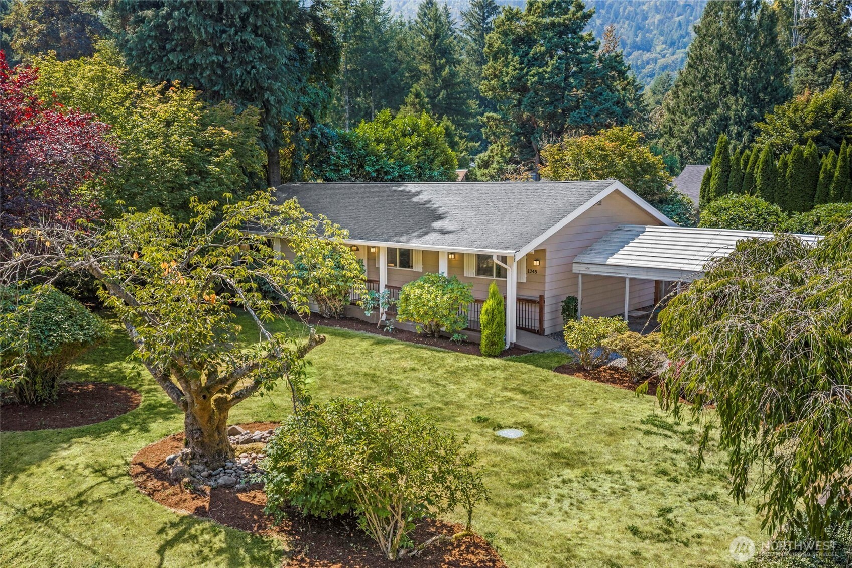 1245 6th Avenue SE, Issaquah, WA 98027, photo 2 of 2