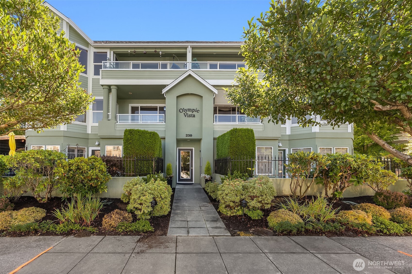 239 4th Avenue S #202