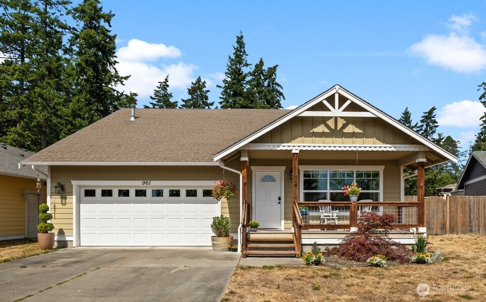 961 NW Longview Drive, Oak Harbor, WA 98277, photo 2 of 3