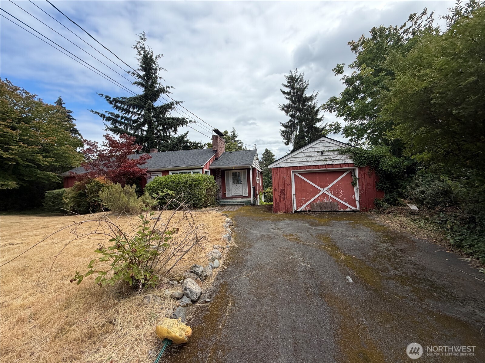 11334 Corliss Avenue N, Seattle, WA 98133, photo 2 of 3