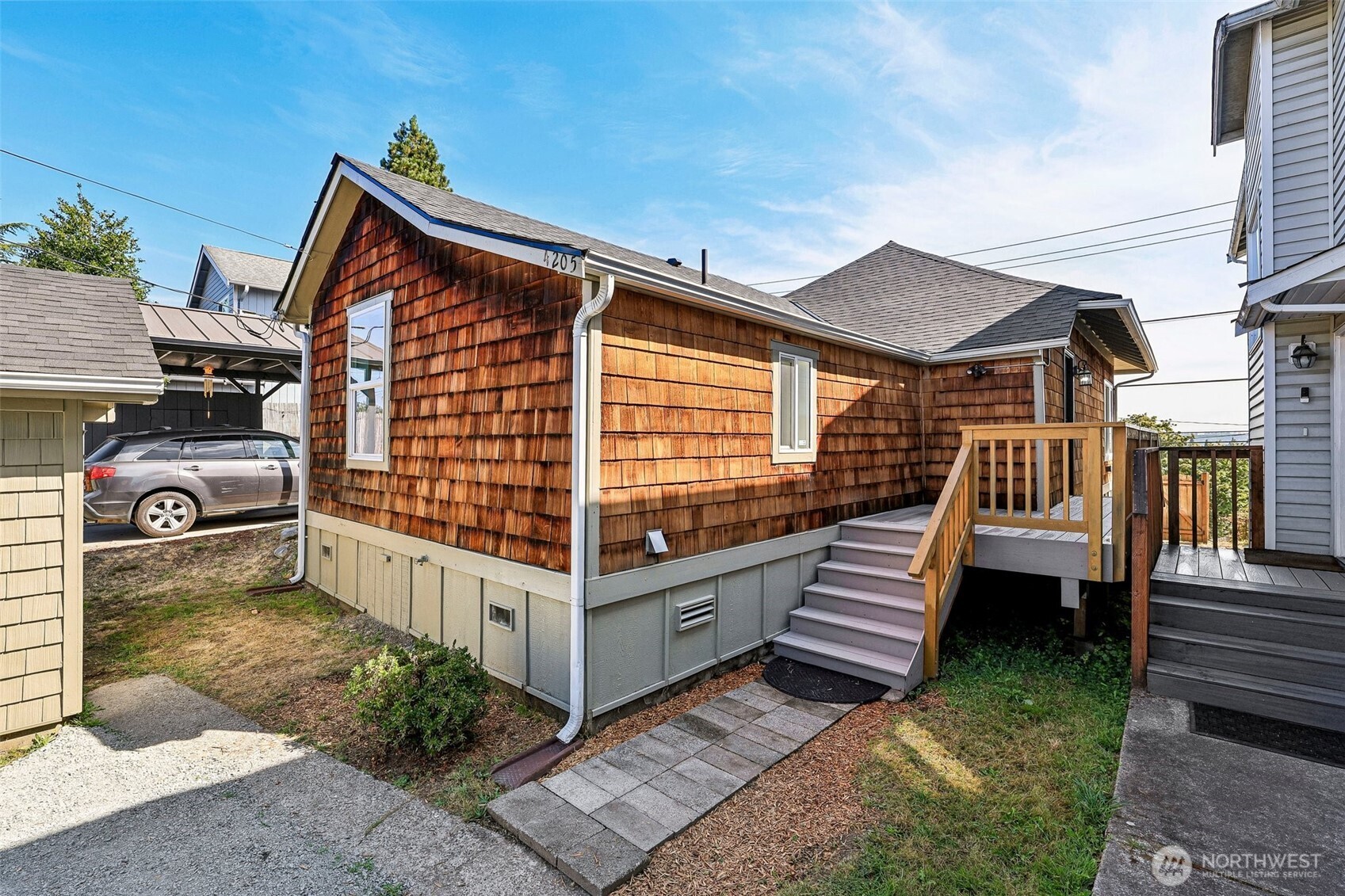 4205 34th Avenue S, Seattle, WA 98118, photo 2 of 3